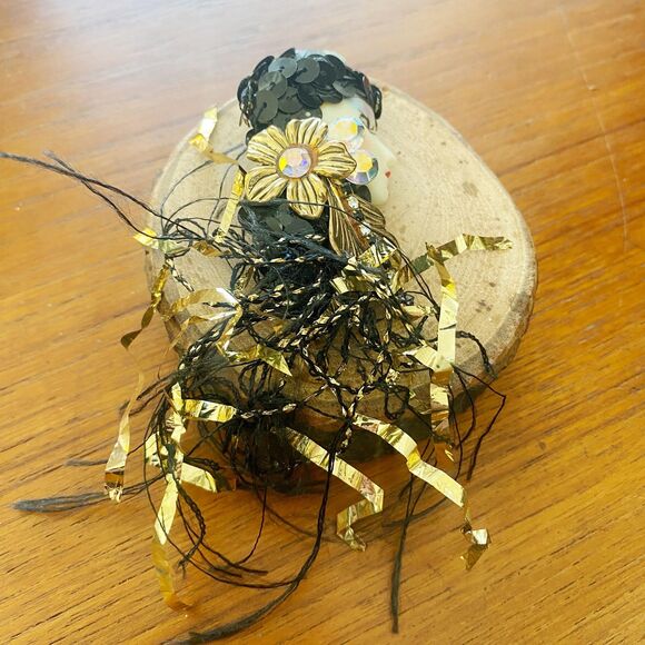 Vintage Black White Gold Foil Ribbon Flapper Profile Flower Crystal Pin Brooch - Picture 4 of 4